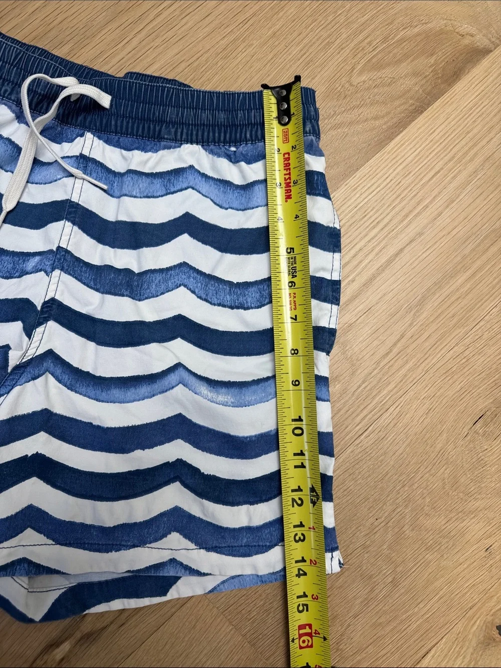 chubbies Navy and White Elastic Waist Swim Shorts size small men